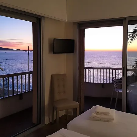 Le Dauphin 3* Mentona