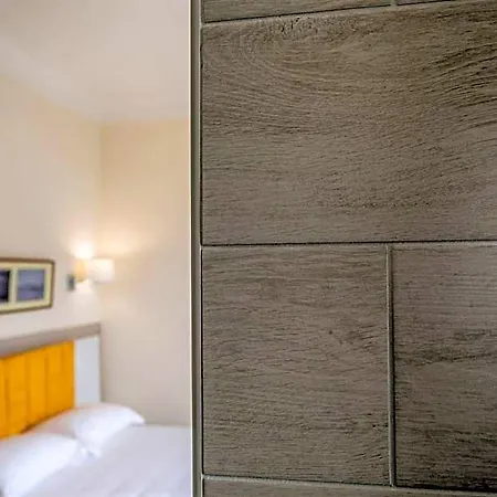 Le Dauphin Hotel