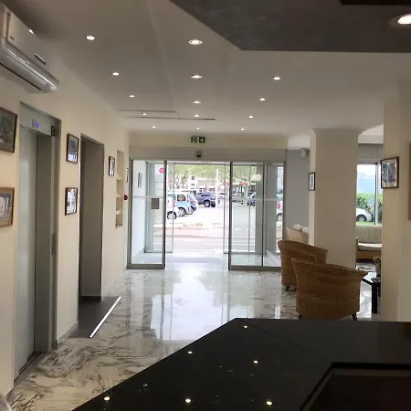 酒店 Le Dauphin 芒通