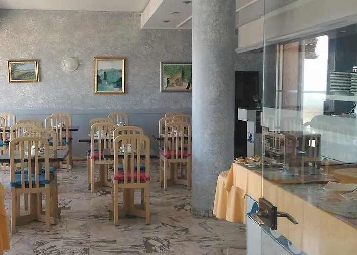 Le Dauphin 3* Mentone